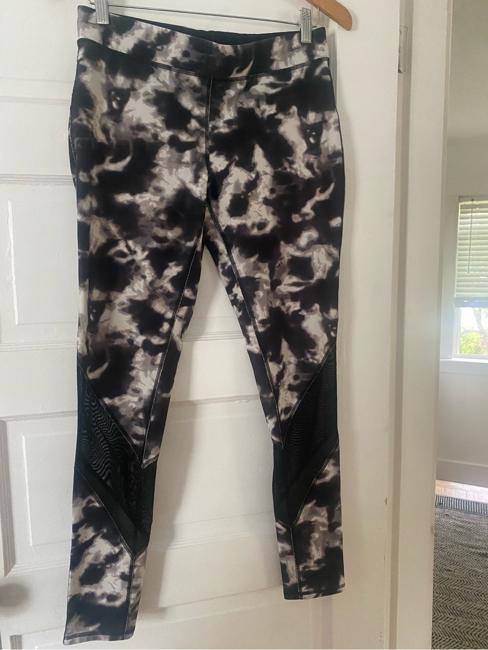 Black & White Tie-Dye Active Leggings